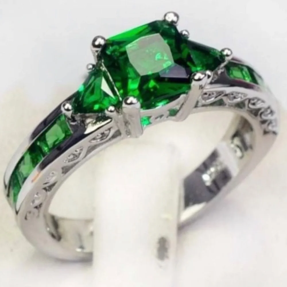 New Woman’s Stamped S925 Sterling Silver Floral Celtic 10CT Emerald Ring